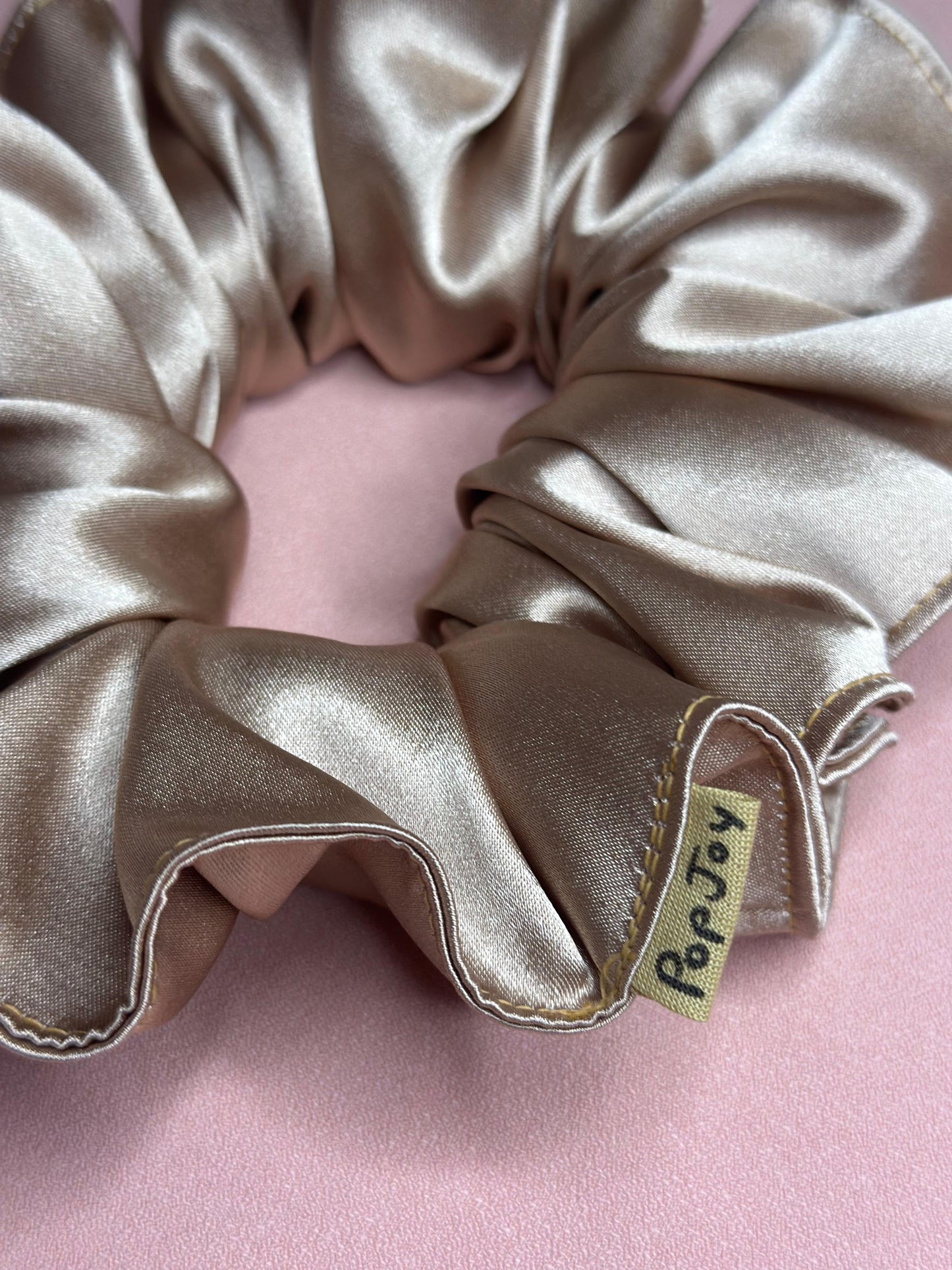 Lady - Satin Scrunchy