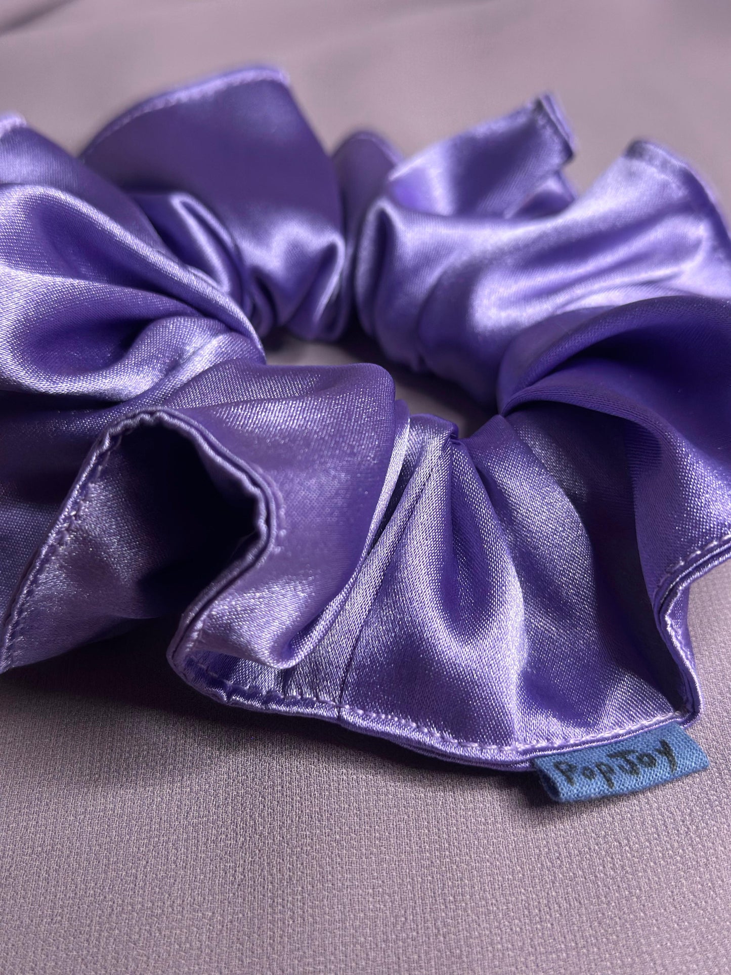 Lady - Satin Scrunchy