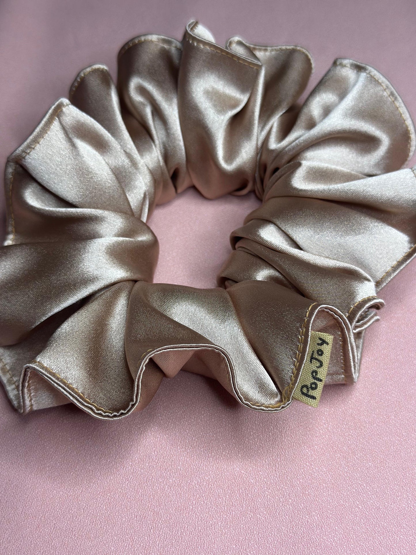 Lady - Satin Scrunchy