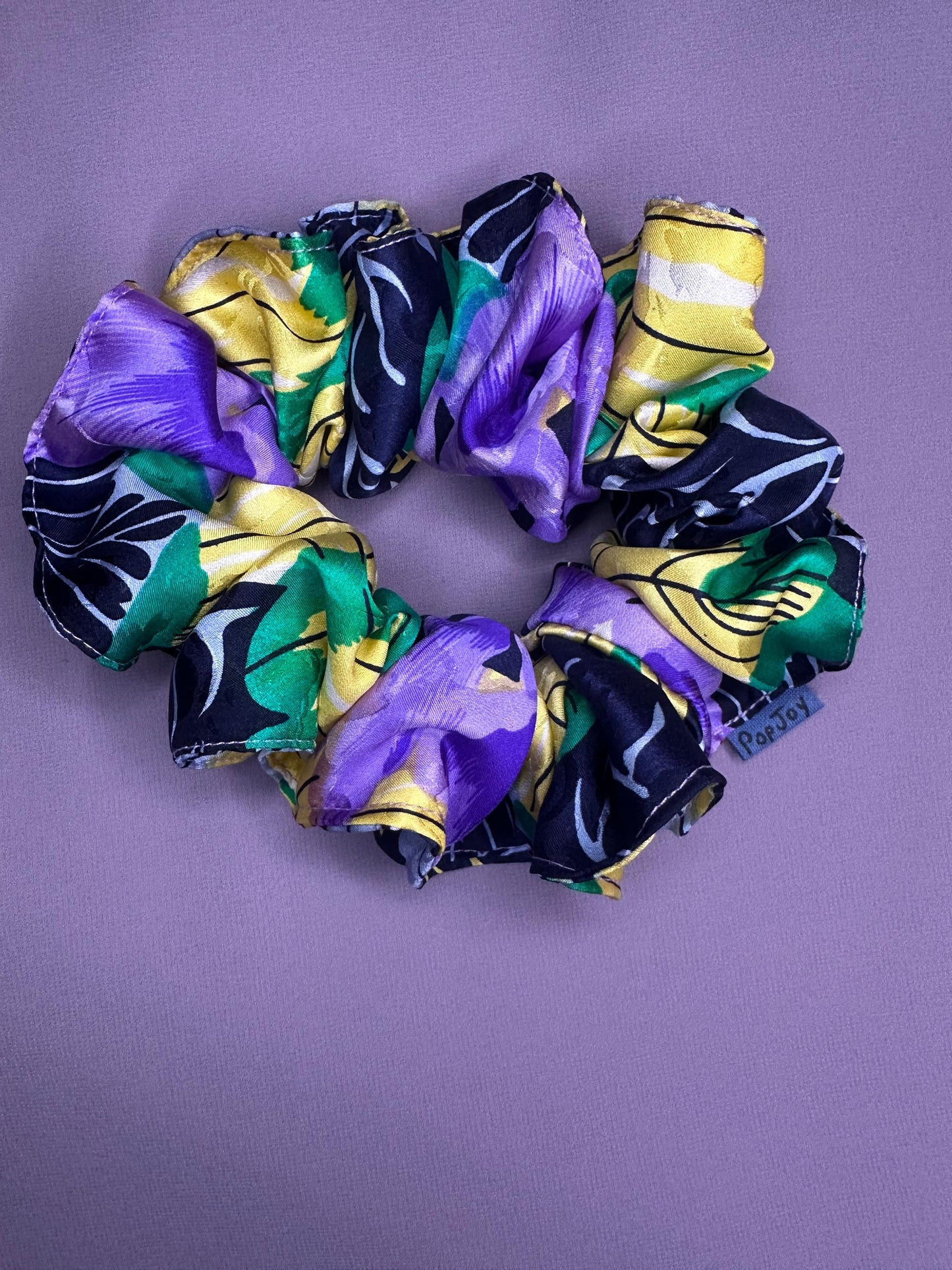 Lady - Satin Scrunchy