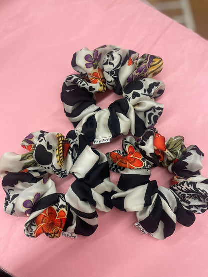 Saori - Silk Scrunchy