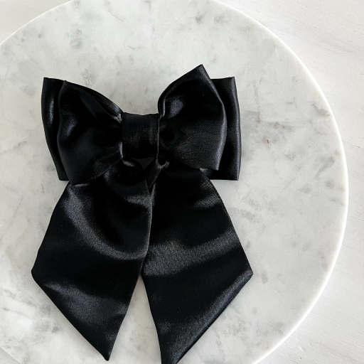 Käsintehty Scrunchy - Black &amp; Silky 🖤